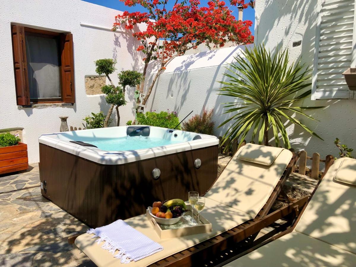 Avli Traditional Home With Private Jacuzzi ヘルソニソス エクステリア 写真